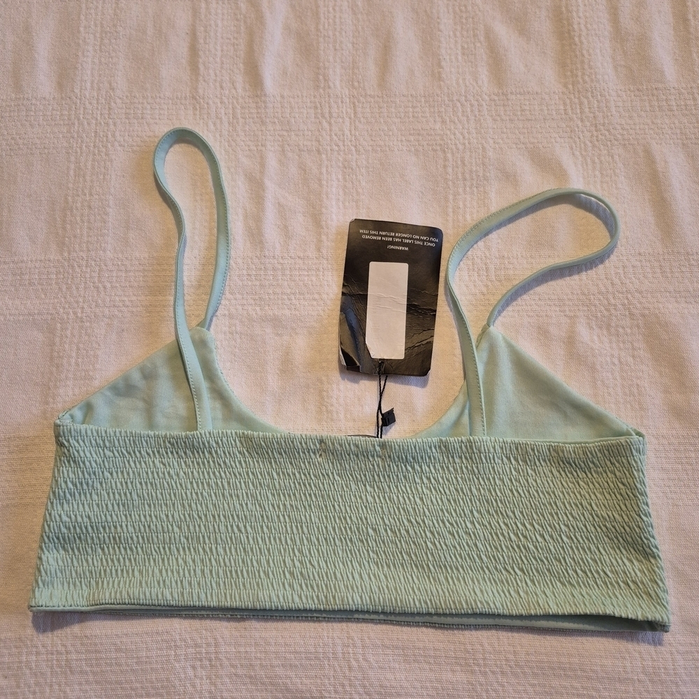 PrettyLittleThing women's size 8 mint green micro crop waffle texture lined NWT - Picture 2 of 4